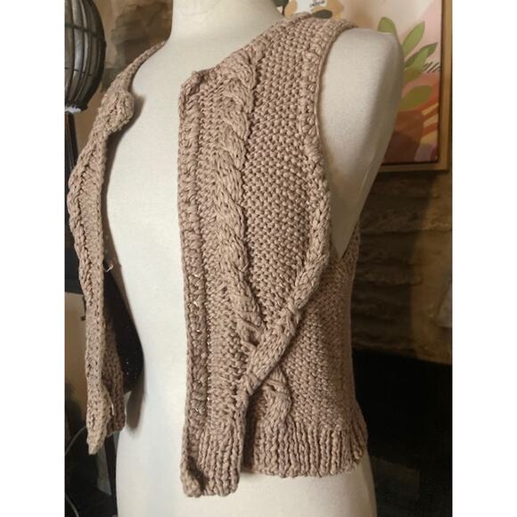 2010 Boho Era - Tan Cable Knit Open Vest - Picture 2 of 7